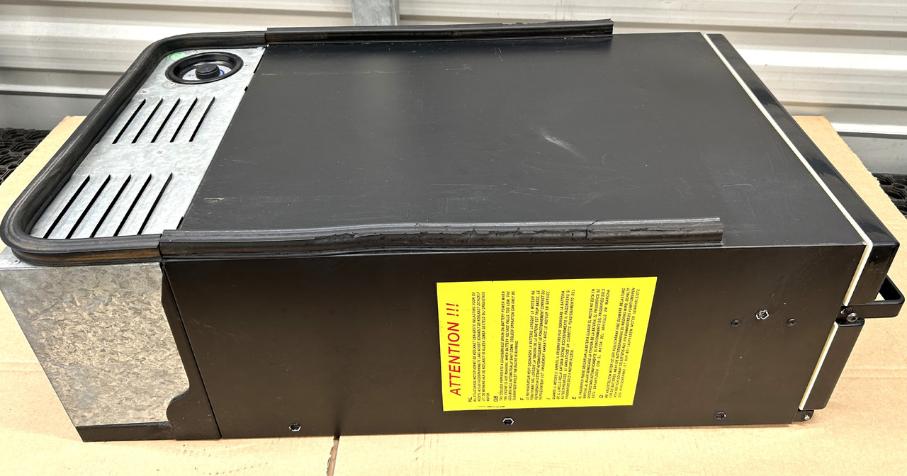 DAF REFRIGERATOR FOR DAF XF 106 - Univerzális alkatrész: 1 kép. DAF REFRIGERATOR FOR DAF XF 106 - Univerzális alkatrész: 1 kép.