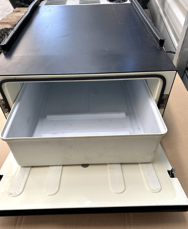 DAF REFRIGERATOR FOR DAF XF 106 - Univerzális alkatrész: 4 kép. DAF REFRIGERATOR FOR DAF XF 106 - Univerzális alkatrész: 4 kép.