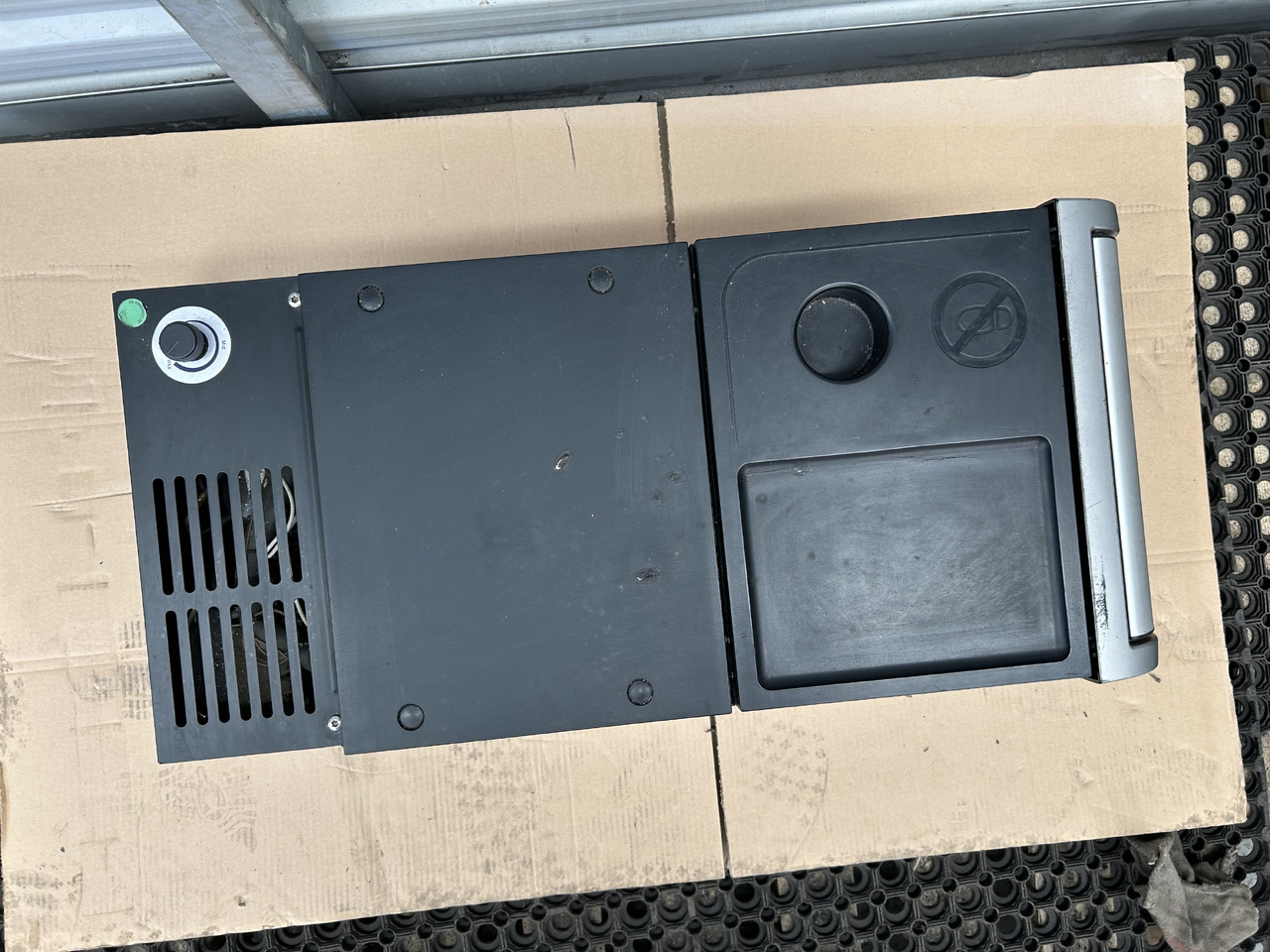 DAF REFRIGERATOR FOR DAF XF 106 - Univerzális alkatrész: 3 kép. DAF REFRIGERATOR FOR DAF XF 106 - Univerzális alkatrész: 3 kép.