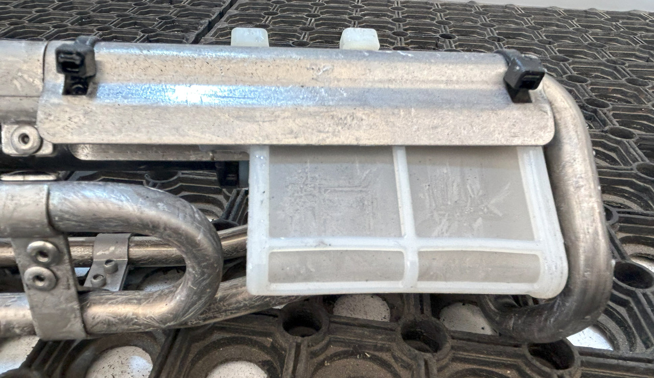 AdBlue tartály DAF TEMPERATURE AND ADBLUE LEVEL SENSOR DAF XF 106: 6 kép.