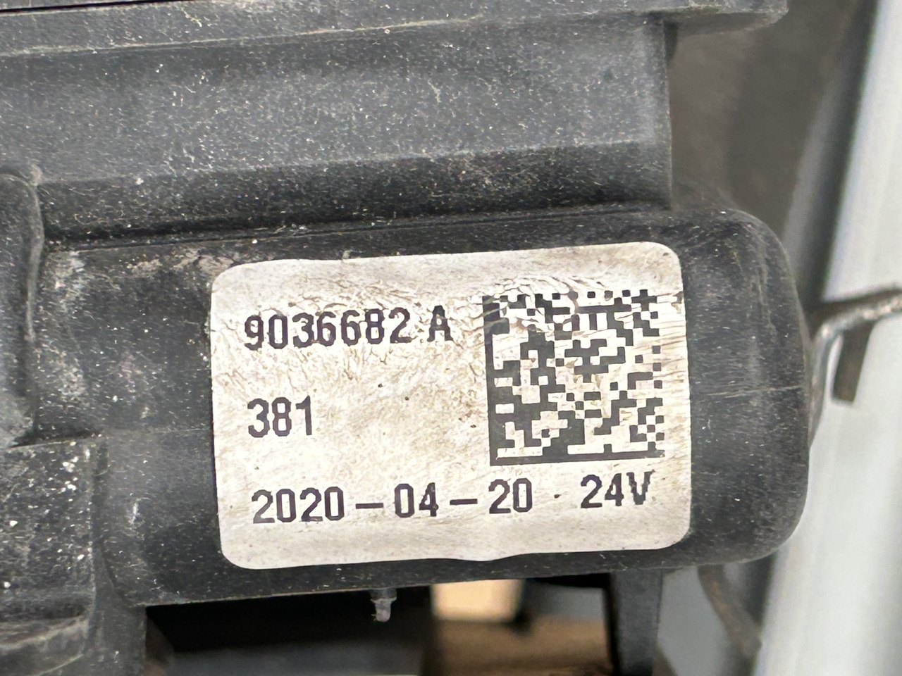 DAF TUBE THREE-WAY VALVE WEBASTO WATER 9036682 - Klíma alkatrész: 3 kép. DAF TUBE THREE-WAY VALVE WEBASTO WATER 9036682 - Klíma alkatrész: 3 kép.