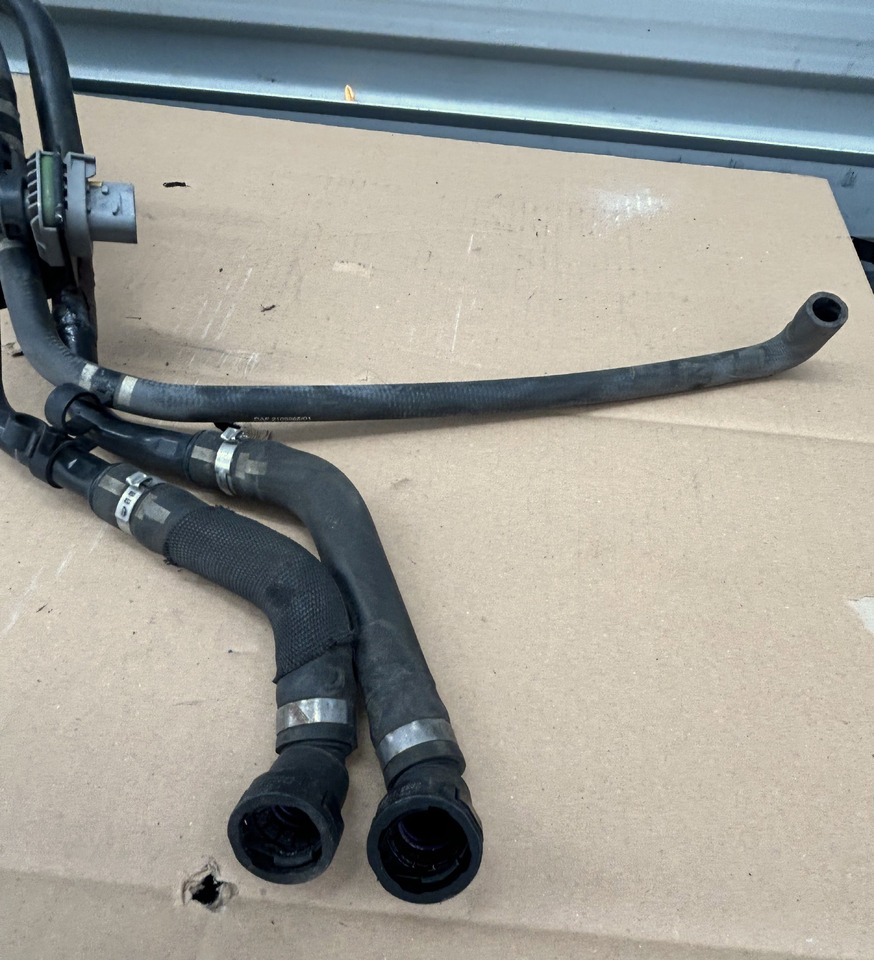 DAF TUBE THREE-WAY VALVE WEBASTO WATER 9036682 - Klíma alkatrész: 5 kép. DAF TUBE THREE-WAY VALVE WEBASTO WATER 9036682 - Klíma alkatrész: 5 kép.