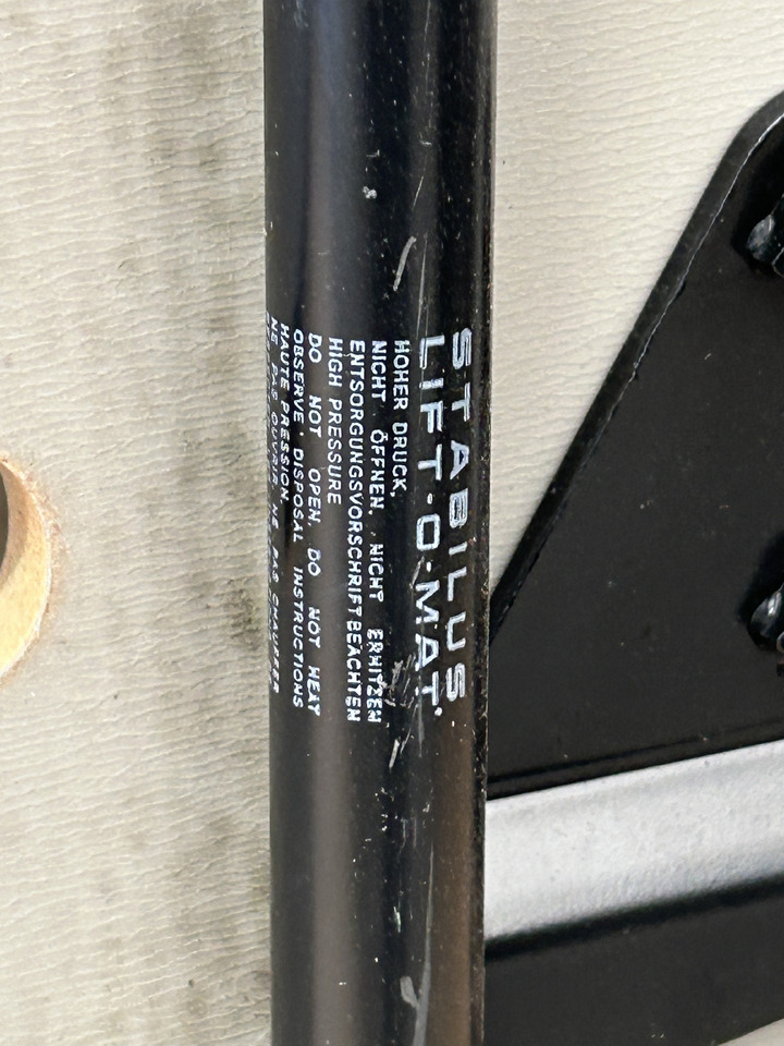 DAF UNTERES BETT BETT DAF XF 106 LIFT SUPER SPACE CAB - Univerzális alkatrész: 3 kép. DAF UNTERES BETT BETT DAF XF 106 LIFT SUPER SPACE CAB - Univerzális alkatrész: 3 kép.