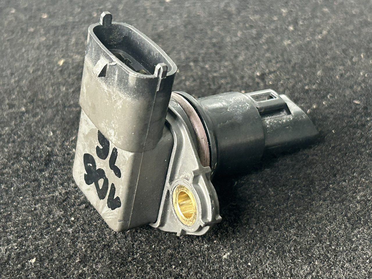 DAF XF 106 480 AIR HUMIDITY SENSOR - Érzékelő: 3 kép. DAF XF 106 480 AIR HUMIDITY SENSOR - Érzékelő: 3 kép.