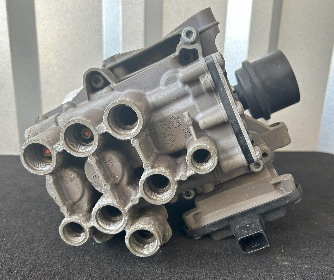 DAF XF 106 480 APU KIT ZEL2100 2027747 ( ELA1000 + AE6000) - Fékszelep: 4 kép. DAF XF 106 480 APU KIT ZEL2100 2027747 ( ELA1000 + AE6000) - Fékszelep: 4 kép.