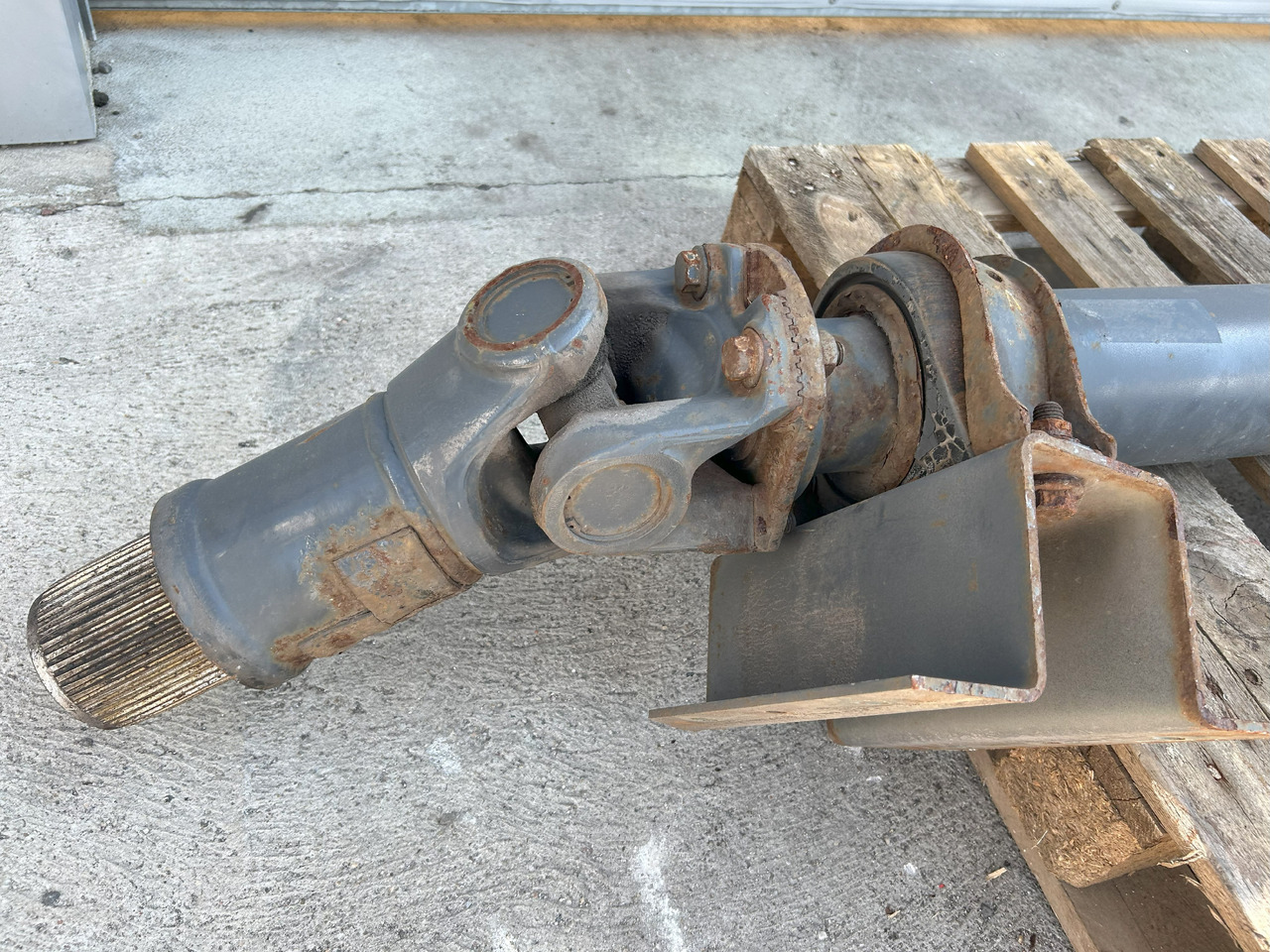 DAF XF 106 480 DRIVE SHAFT - Kardántengely: 2 kép. DAF XF 106 480 DRIVE SHAFT - Kardántengely: 2 kép.