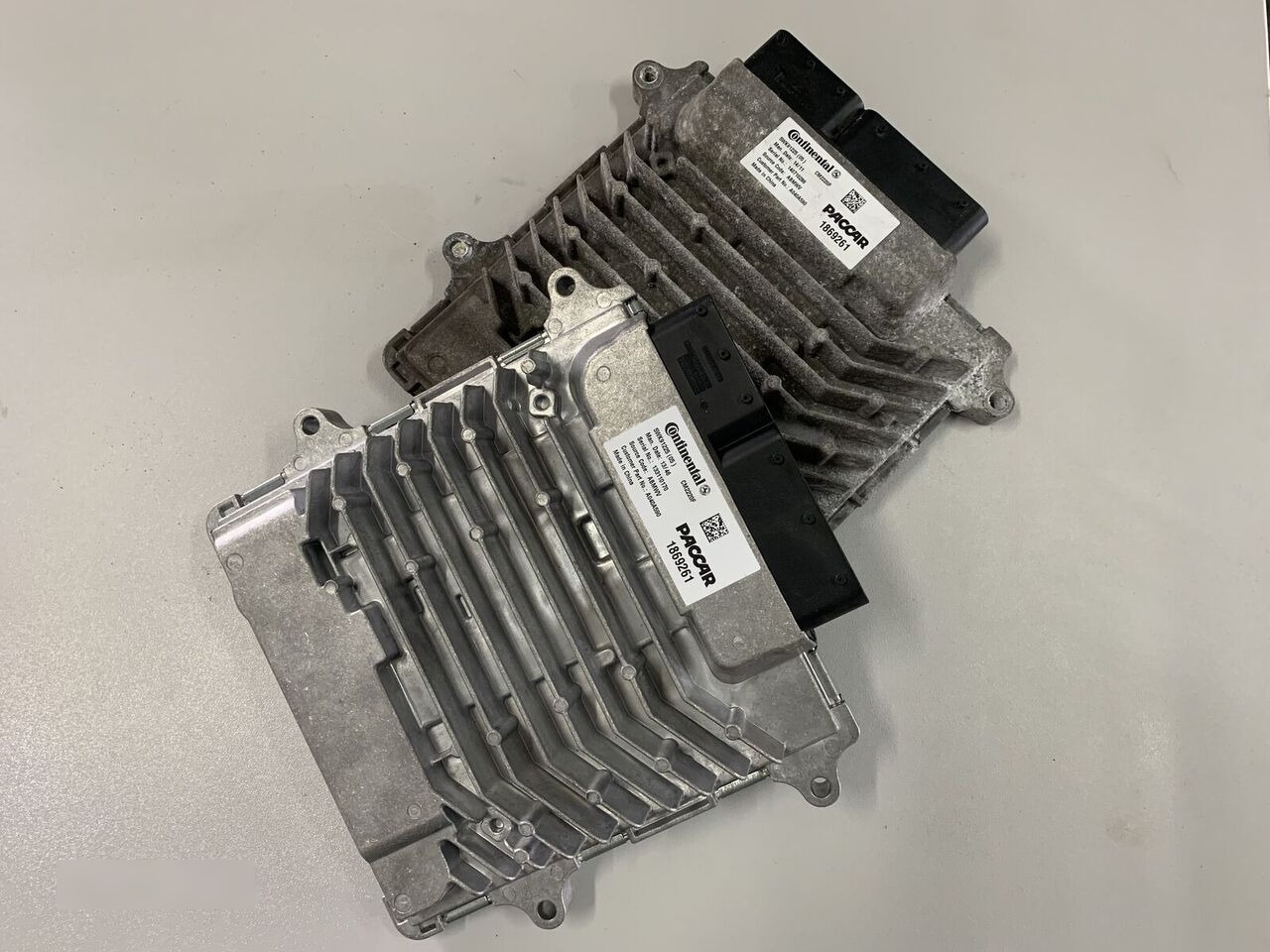 DAF XF 106 EAS 1869261 DAF XF 106 truck - ECU - Teherautó: 2 kép. DAF XF 106 EAS 1869261 DAF XF 106 truck - ECU - Teherautó: 2 kép.