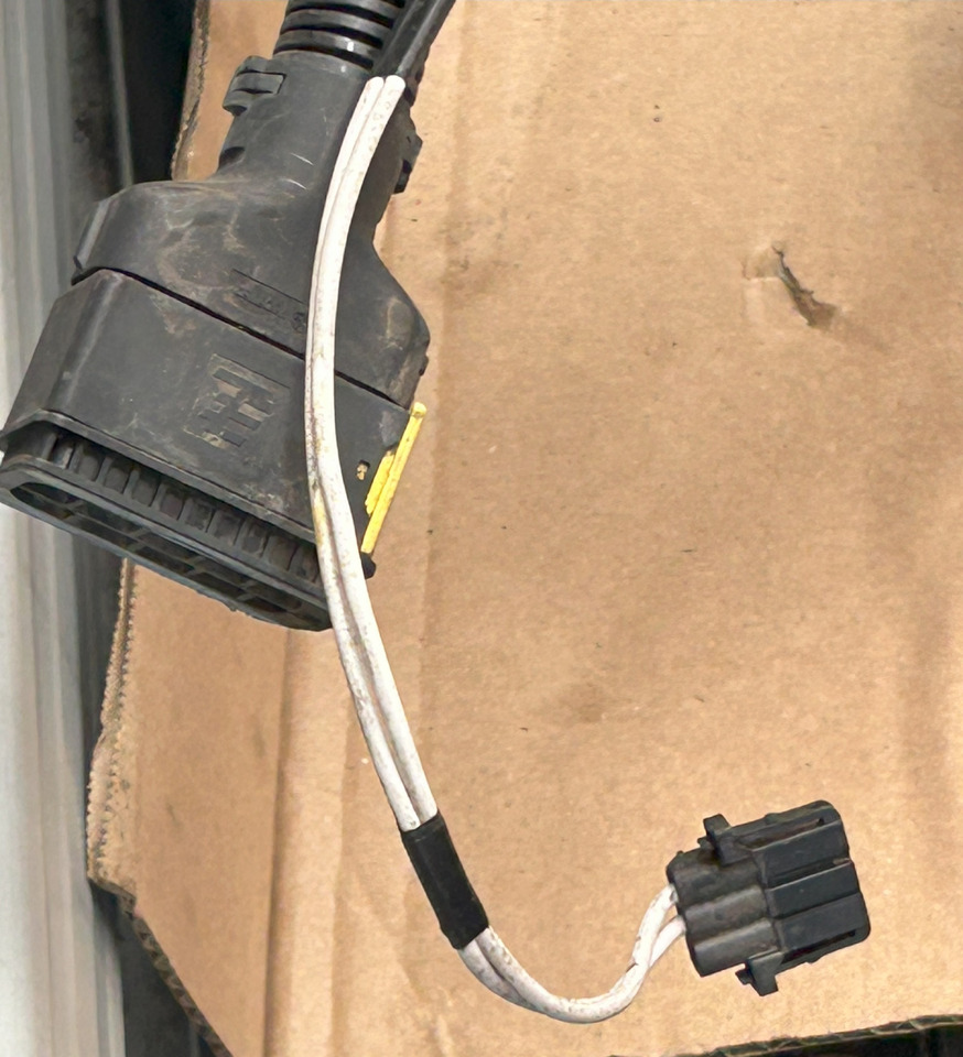 DAF XF 106 ELECTRICAL HARNESS - Kábel/ Kábelkorbácso: 3 kép. DAF XF 106 ELECTRICAL HARNESS - Kábel/ Kábelkorbácso: 3 kép.