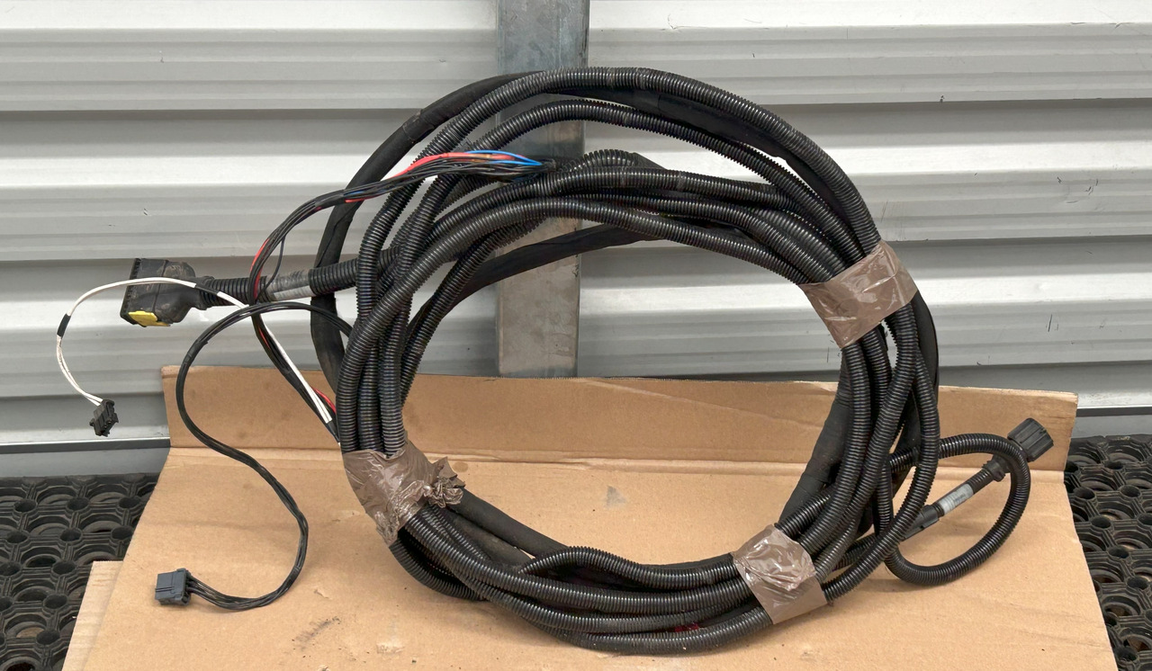 DAF XF 106 ELECTRICAL HARNESS - Kábel/ Kábelkorbácso: 1 kép. DAF XF 106 ELECTRICAL HARNESS - Kábel/ Kábelkorbácso: 1 kép.