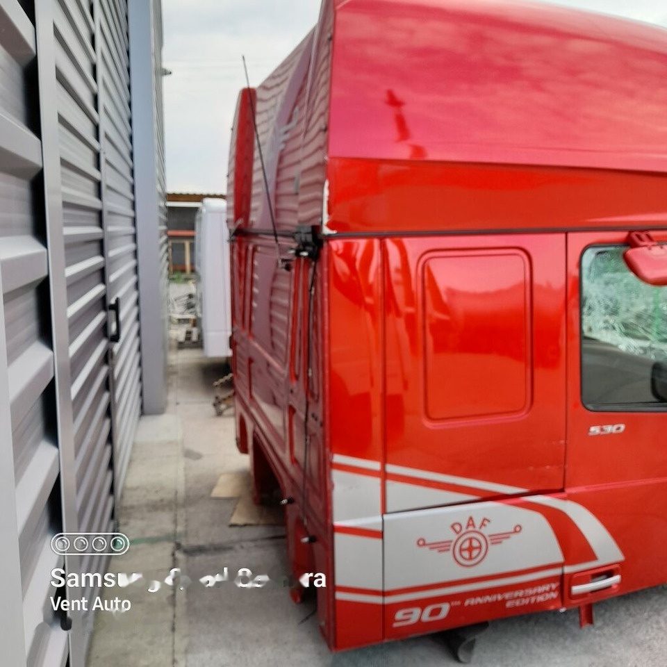 DAF XF 106 SUPER SPACE CAB LIFT FAHRERHAUS CABINE truck - Fülke - Teherautó: 5 kép. DAF XF 106 SUPER SPACE CAB LIFT FAHRERHAUS CABINE truck - Fülke - Teherautó: 5 kép.