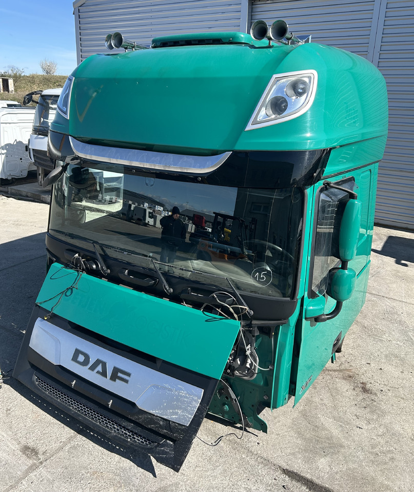 DAF XF 106 SUPER SPACE CAB LIFT truck - Fülke - Teherautó: 4 kép. DAF XF 106 SUPER SPACE CAB LIFT truck - Fülke - Teherautó: 4 kép.