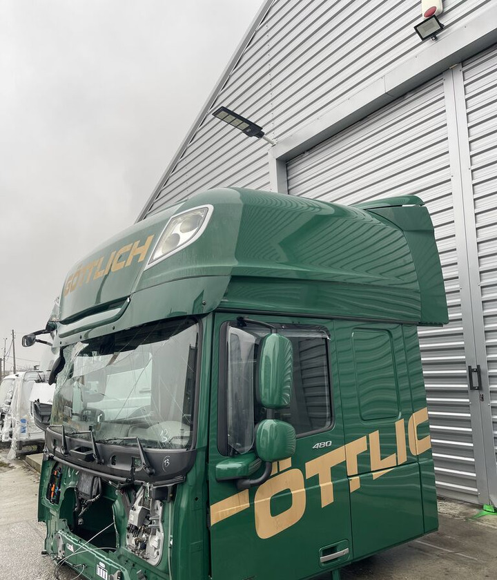 DAF XF 106 SUPER SPACE CAB - Fülke - Teherautó: 4 kép. DAF XF 106 SUPER SPACE CAB - Fülke - Teherautó: 4 kép.