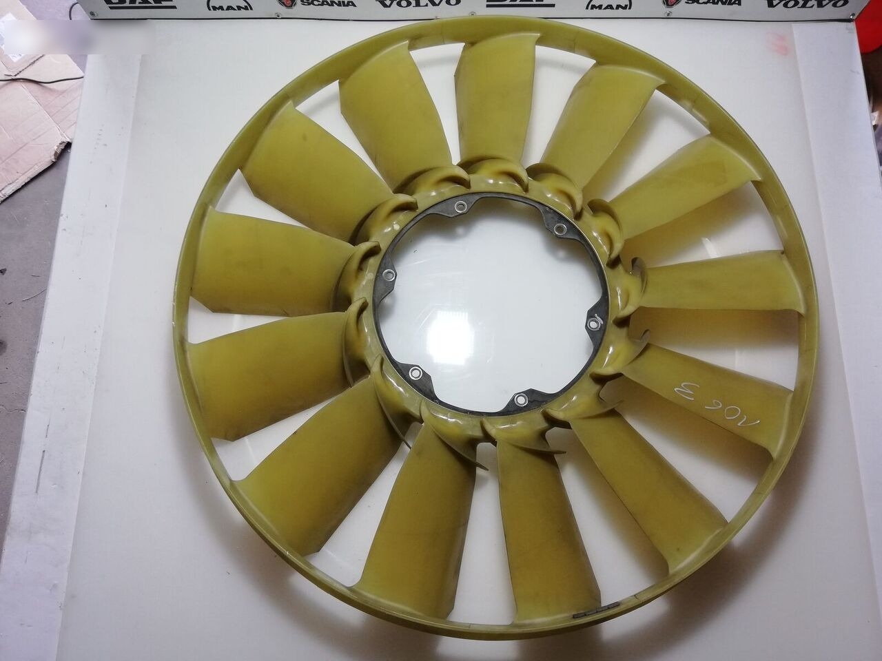 DAF XF 106 VISCO 1956601 2006787 DAF XF 106 truck - Ventilátor - Teherautó: 2 kép. DAF XF 106 VISCO 1956601 2006787 DAF XF 106 truck - Ventilátor - Teherautó: 2 kép.