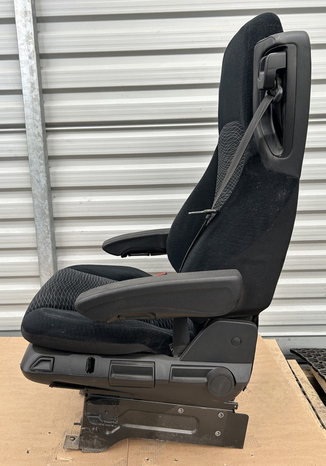 Grammer Grammer DRIVER'S SEAT MERCEDES ACTROS MP4 - Ülés - Teherautó: 3 kép. Grammer Grammer DRIVER'S SEAT MERCEDES ACTROS MP4 - Ülés - Teherautó: 3 kép.