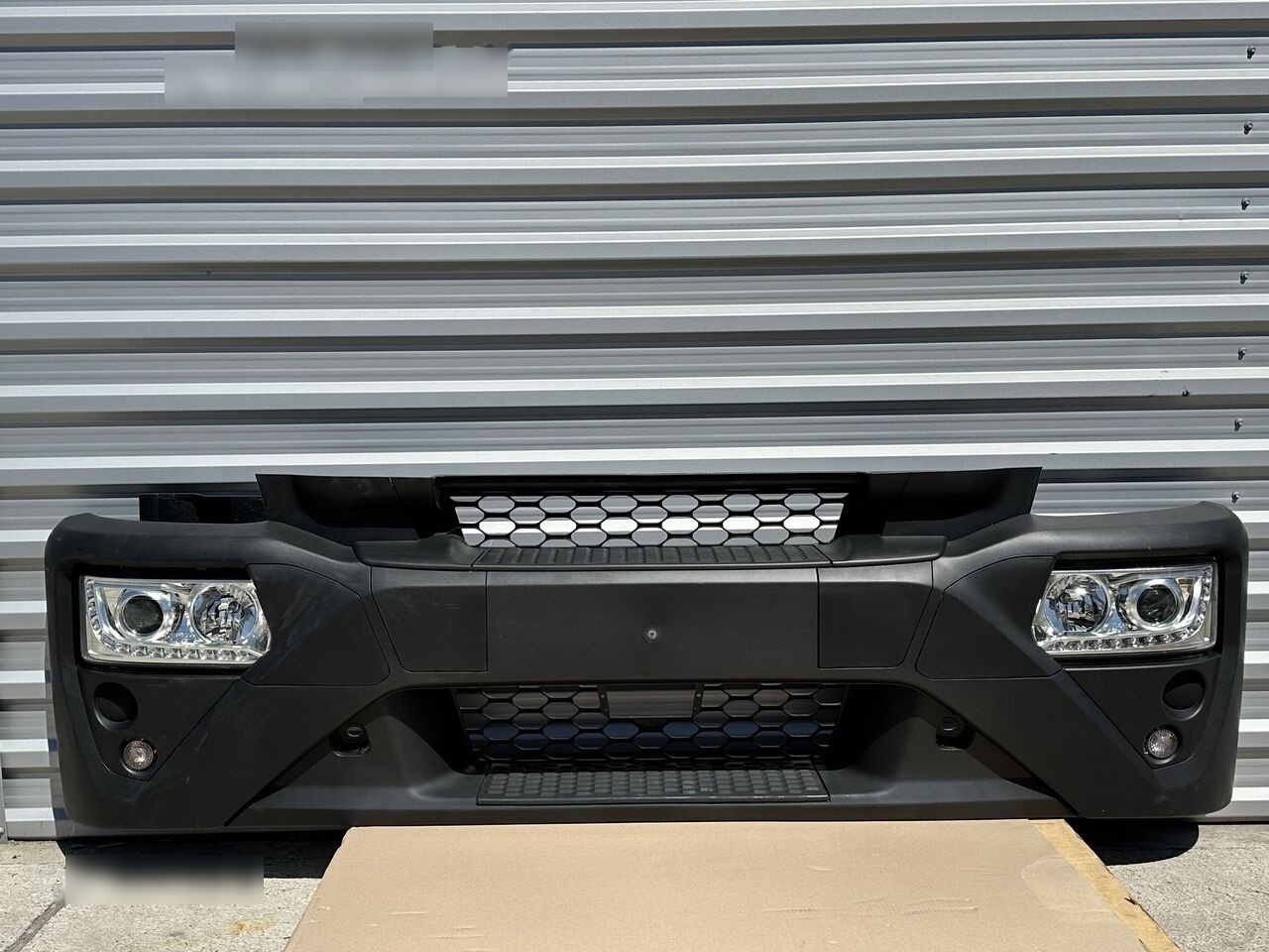 IVECO EUROCARGO 5801690602 / 5801745452 / 5801745449 IVECO 5801690602 / 5801745452 / 5801745449 - Lökhárító - Teherautó: 1 kép. IVECO EUROCARGO 5801690602 / 5801745452 / 5801745449 IVECO 5801690602 / 5801745452 / 5801745449 - Lökhárító - Teherautó: 1 kép.