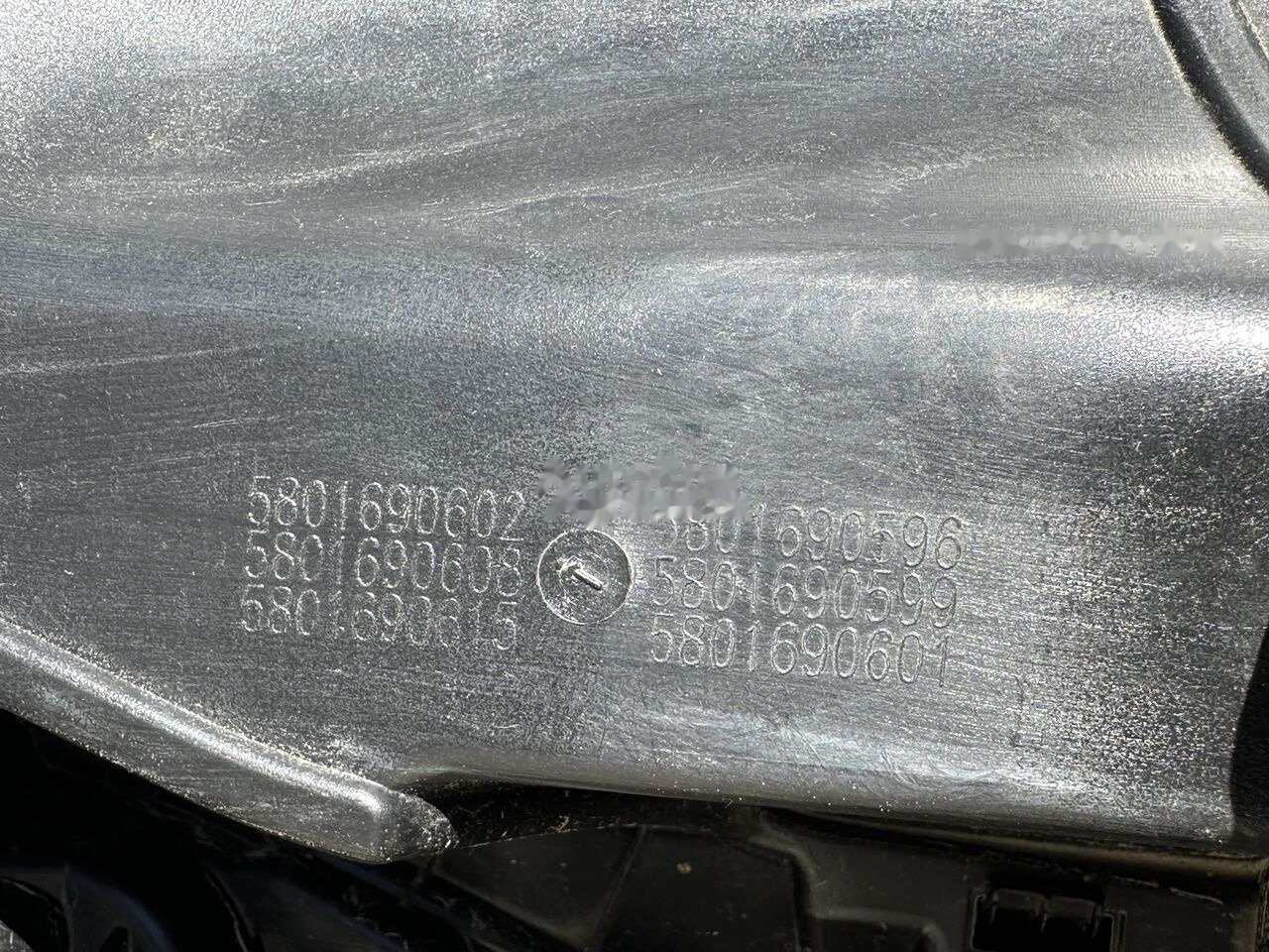 IVECO EUROCARGO 5801690602 / 5801745452 / 5801745449 IVECO 5801690602 / 5801745452 / 5801745449 - Lökhárító - Teherautó: 4 kép. IVECO EUROCARGO 5801690602 / 5801745452 / 5801745449 IVECO 5801690602 / 5801745452 / 5801745449 - Lökhárító - Teherautó: 4 kép.