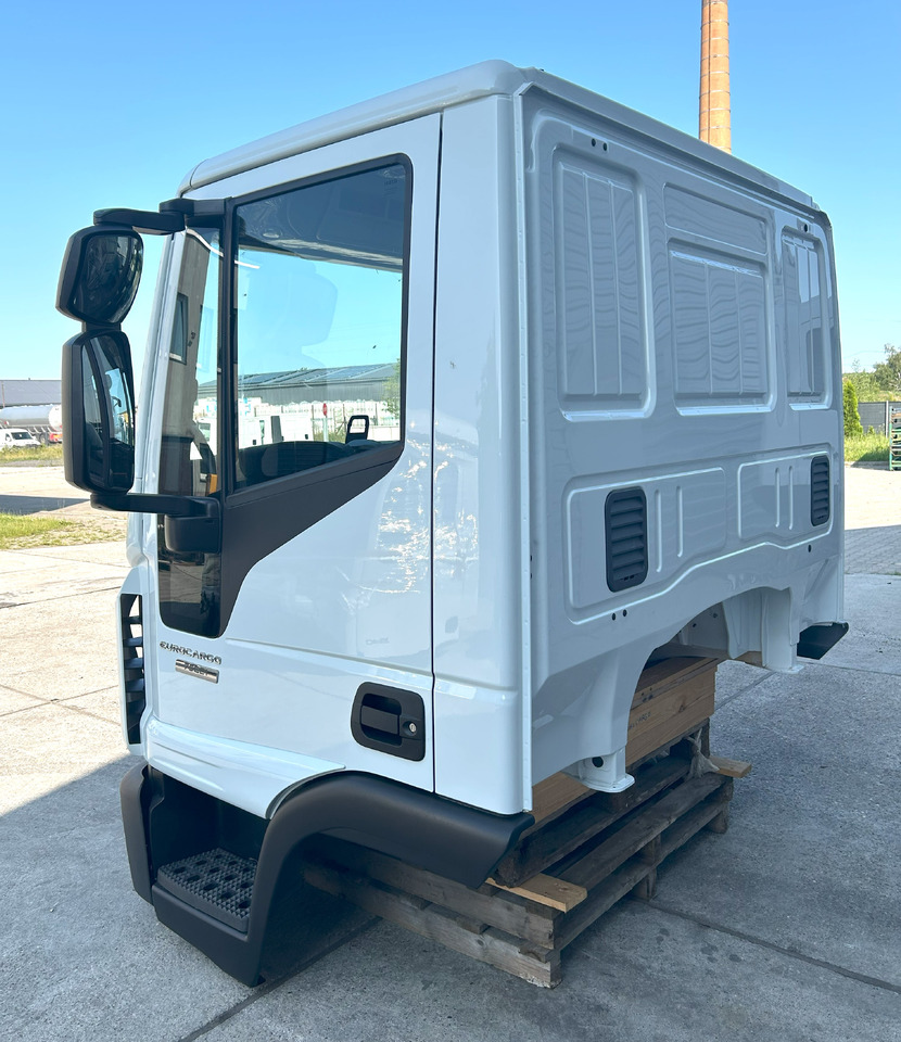 IVECO Eurocargo 75 DAY cabine Fahrerhaus Cab 2025 - Fülke - Autó: 5 kép. IVECO Eurocargo 75 DAY cabine Fahrerhaus Cab 2025 - Fülke - Autó: 5 kép.