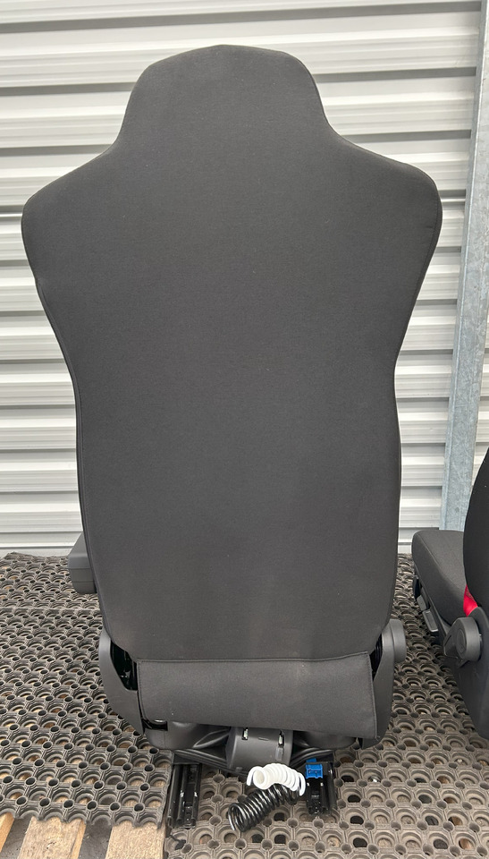 IVECO NEW SEAT IVECO S-WAY - Ülés: 3 kép. IVECO NEW SEAT IVECO S-WAY - Ülés: 3 kép.