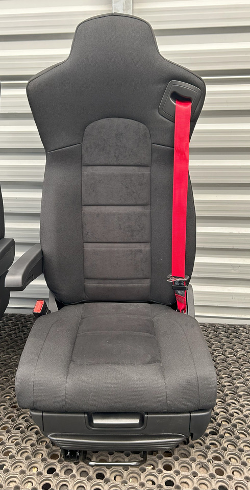 IVECO NEW SEAT IVECO S-WAY - Ülés: 4 kép. IVECO NEW SEAT IVECO S-WAY - Ülés: 4 kép.