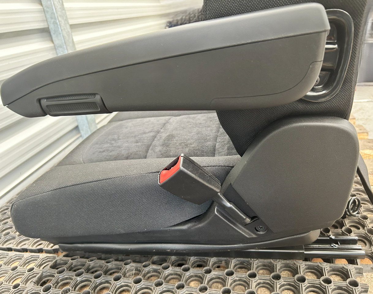 IVECO NEW SEAT IVECO S-WAY - Ülés: 5 kép. IVECO NEW SEAT IVECO S-WAY - Ülés: 5 kép.
