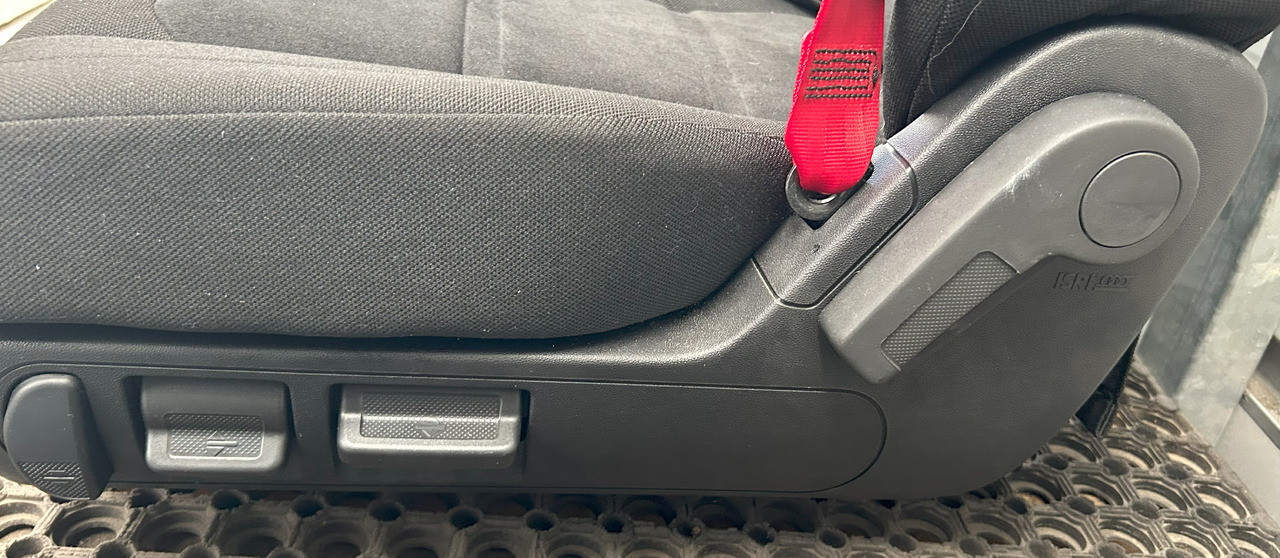IVECO NEW SEAT IVECO S-WAY - Ülés: 2 kép. IVECO NEW SEAT IVECO S-WAY - Ülés: 2 kép.