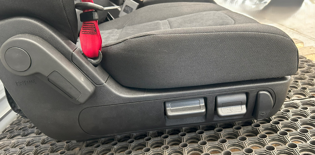 IVECO NEW SET OF SEATS IVECO S-WAY - Ülés: 5 kép. IVECO NEW SET OF SEATS IVECO S-WAY - Ülés: 5 kép.