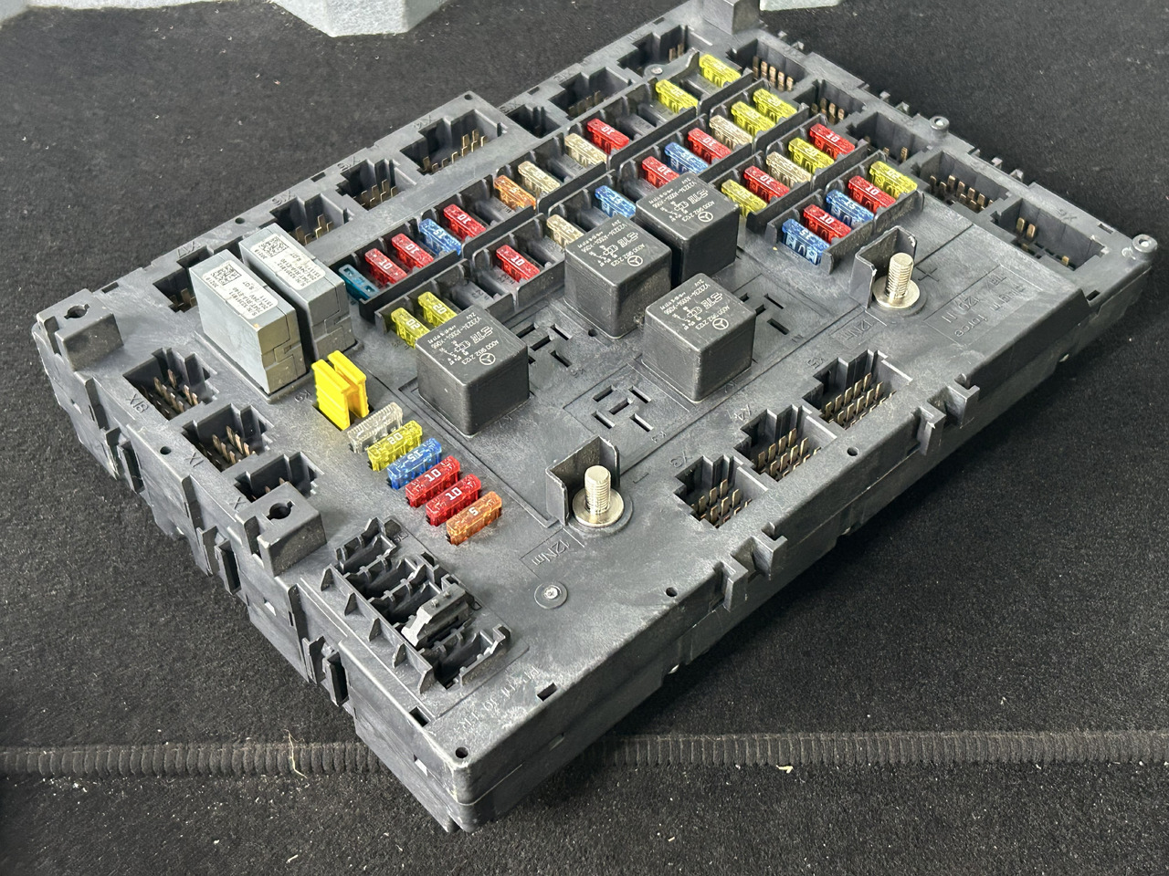 MERCEDES ACTROS MP4 A FUSE MODULE SAM - Biztosíték: 3 kép. MERCEDES ACTROS MP4 A FUSE MODULE SAM - Biztosíték: 3 kép.