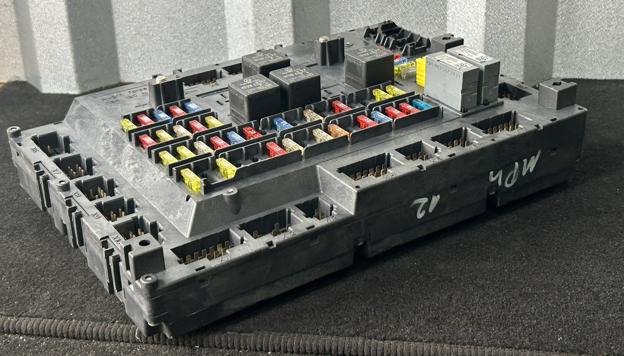 MERCEDES ACTROS MP4 A FUSE MODULE SAM - Biztosíték: 4 kép. MERCEDES ACTROS MP4 A FUSE MODULE SAM - Biztosíték: 4 kép.