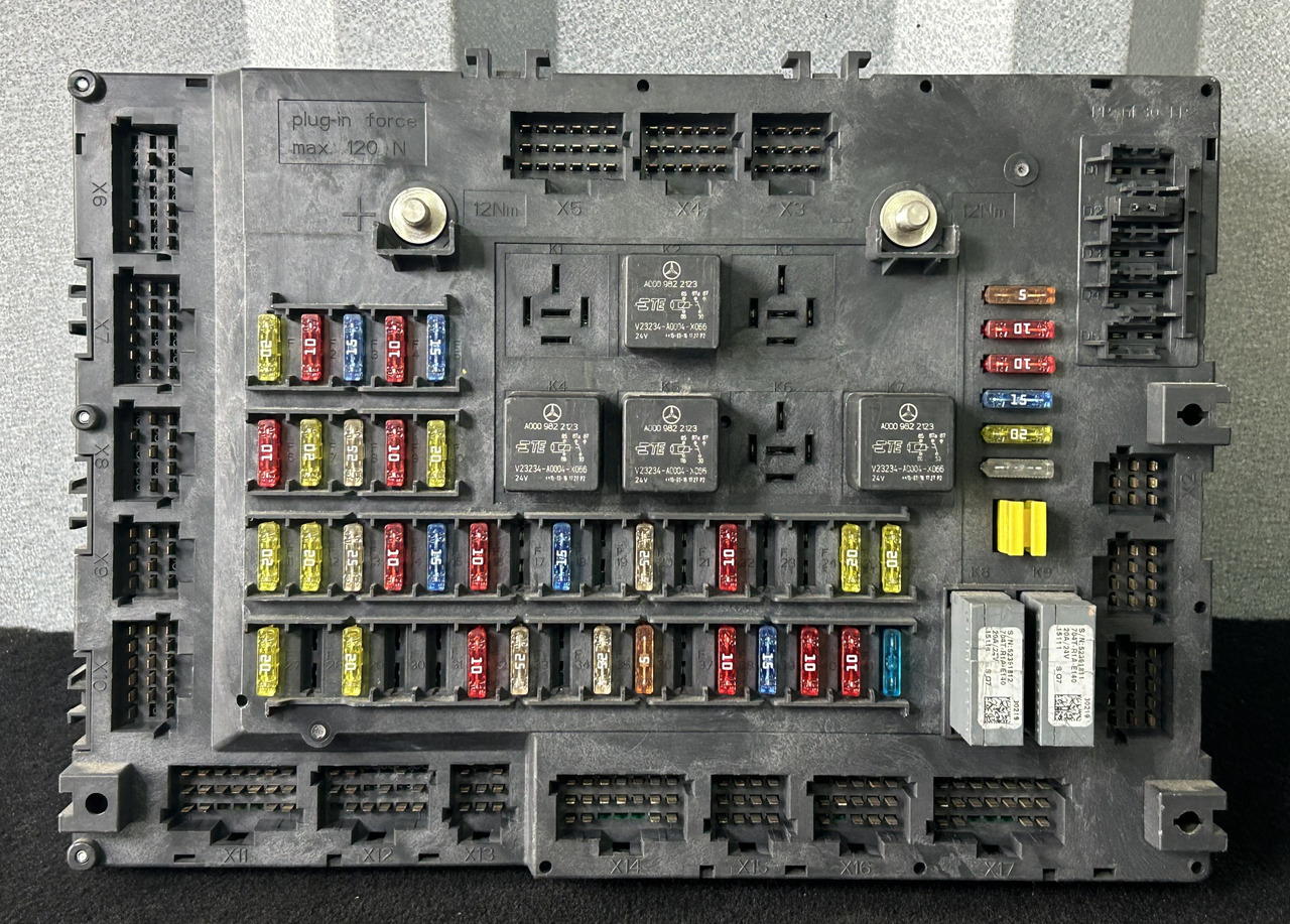MERCEDES ACTROS MP4 A FUSE MODULE SAM - Biztosíték: 1 kép. MERCEDES ACTROS MP4 A FUSE MODULE SAM - Biztosíték: 1 kép.