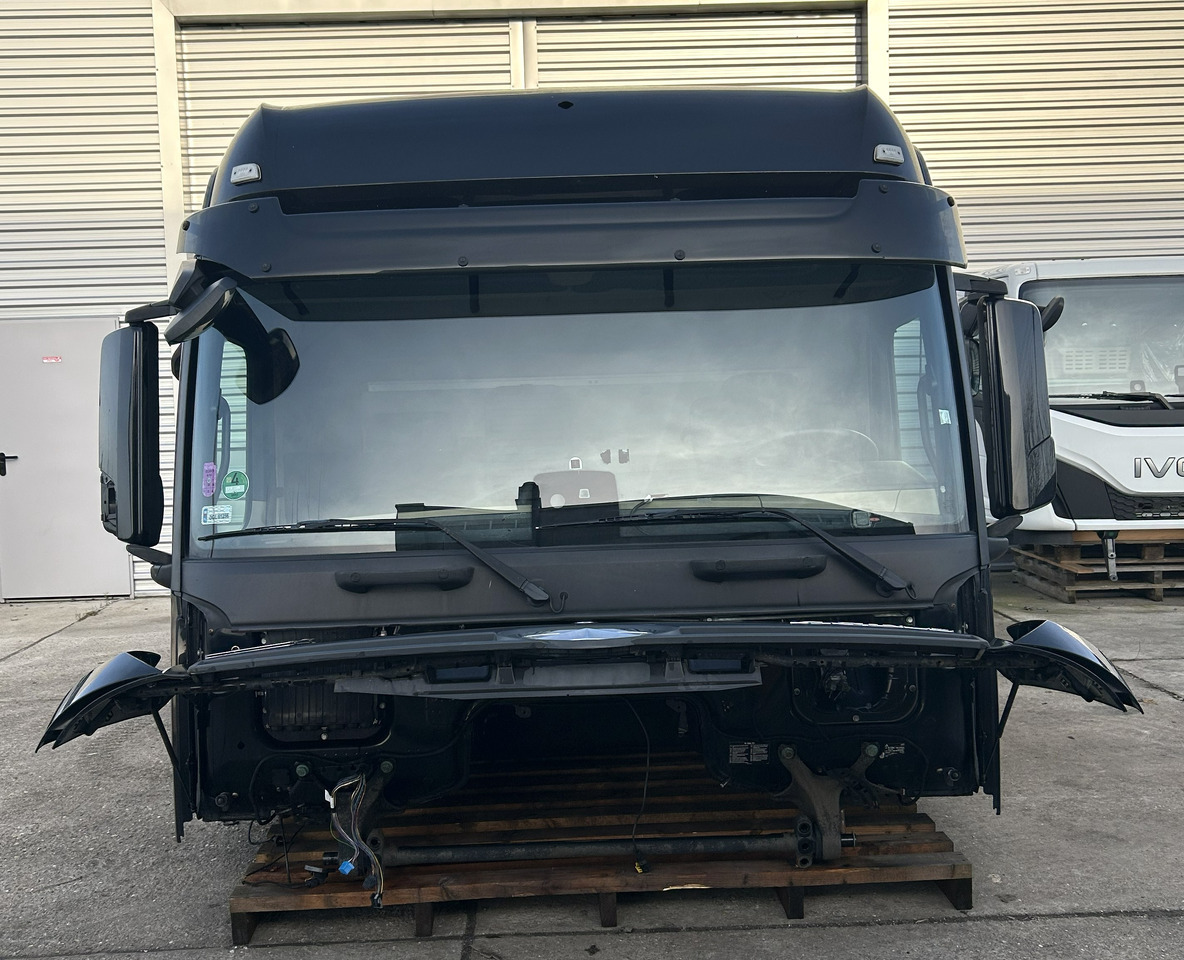 MERCEDES ACTROS MP4 L BigSpace, 2.50 m - Fülke - Teherautó: 4 kép. MERCEDES ACTROS MP4 L BigSpace, 2.50 m - Fülke - Teherautó: 4 kép.