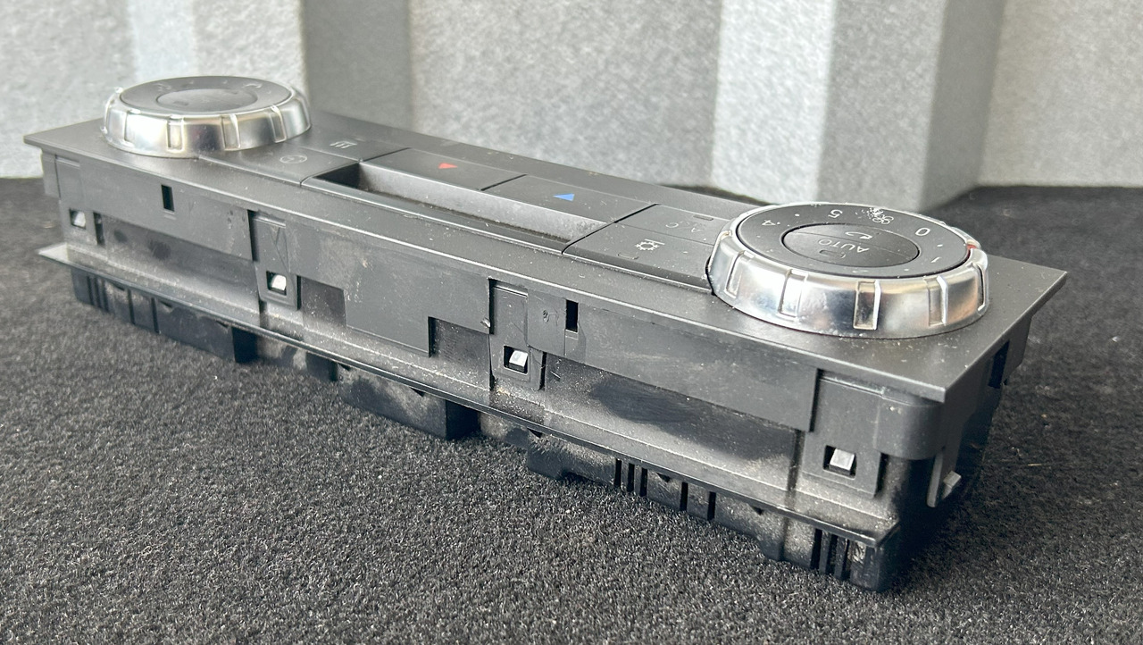 MERCEDES AIR CONDITIONING CONTROL PANEL AROCS MP4 - Klíma alkatrész: 4 kép. MERCEDES AIR CONDITIONING CONTROL PANEL AROCS MP4 - Klíma alkatrész: 4 kép.