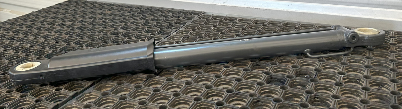MERCEDES ATEGO CABIN LIFTING ACTUATOR + PUMP - Fülke felfüggesztés: 4 kép. MERCEDES ATEGO CABIN LIFTING ACTUATOR + PUMP - Fülke felfüggesztés: 4 kép.