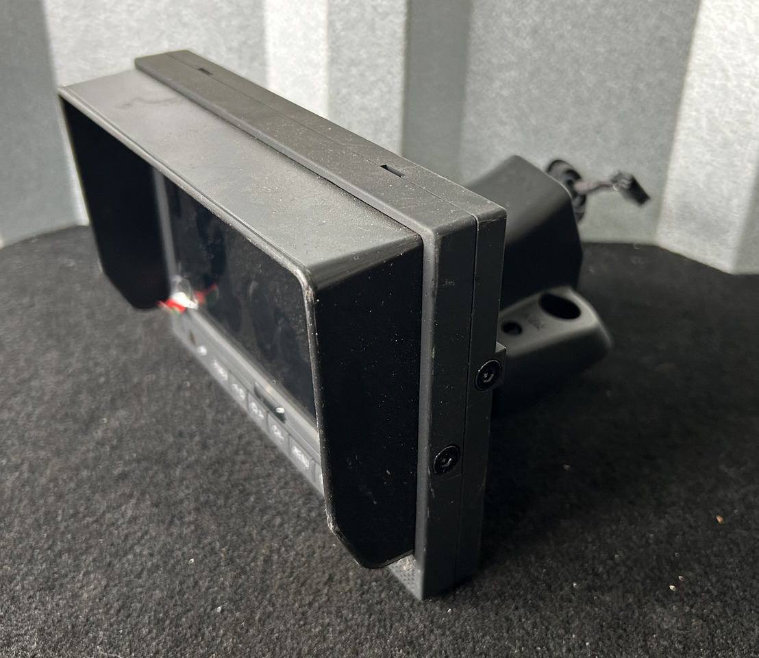 MERCEDES-BENZ 7" LCD REAR VIEW CAMERA MONITOR with mounting bracket - Fülke és belső tér: 5 kép. MERCEDES-BENZ 7" LCD REAR VIEW CAMERA MONITOR with mounting bracket - Fülke és belső tér: 5 kép.