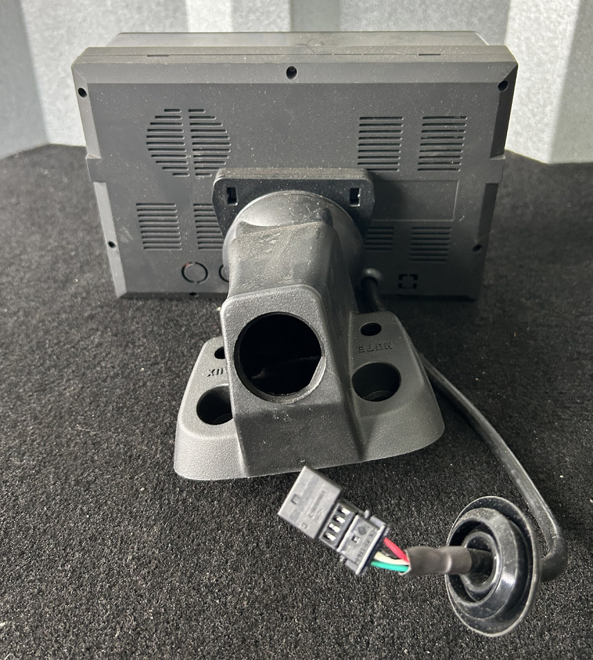 MERCEDES-BENZ 7" LCD REAR VIEW CAMERA MONITOR with mounting bracket - Fülke és belső tér: 3 kép. MERCEDES-BENZ 7" LCD REAR VIEW CAMERA MONITOR with mounting bracket - Fülke és belső tér: 3 kép.