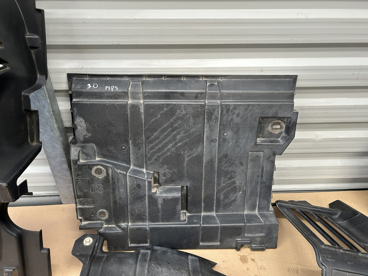 MERCEDES-BENZ ACTROS MP4 BIGSPACE ENGINE SOUNDPROOFING COVER KIT - Karosszéria és külső - Teherautó: 3 kép. MERCEDES-BENZ ACTROS MP4 BIGSPACE ENGINE SOUNDPROOFING COVER KIT - Karosszéria és külső - Teherautó: 3 kép.