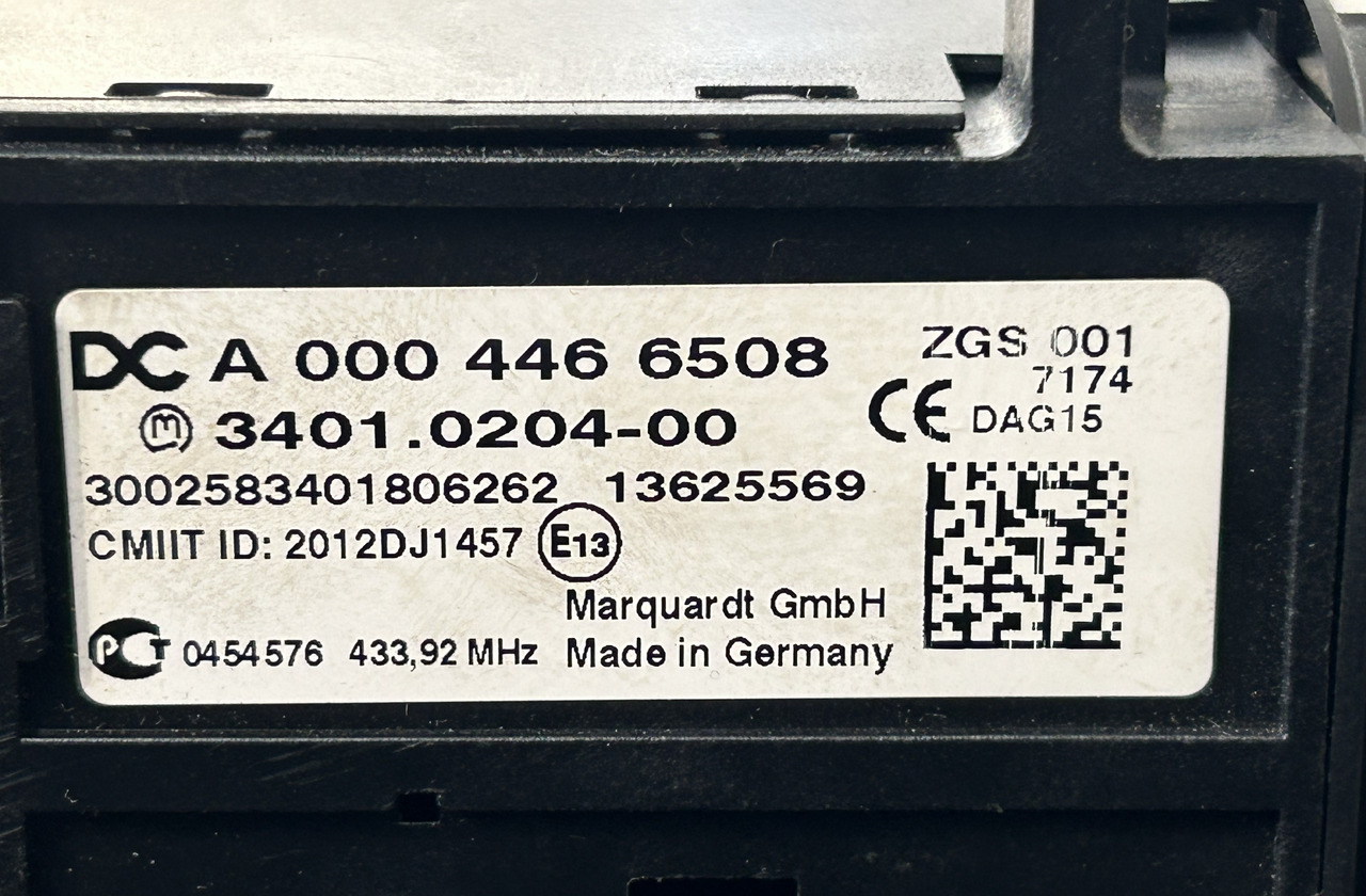 MERCEDES-BENZ ACTROS MP4 START/STOP IGNITION SWITCH - Műszerfal - Teherautó: 5 kép. MERCEDES-BENZ ACTROS MP4 START/STOP IGNITION SWITCH - Műszerfal - Teherautó: 5 kép.