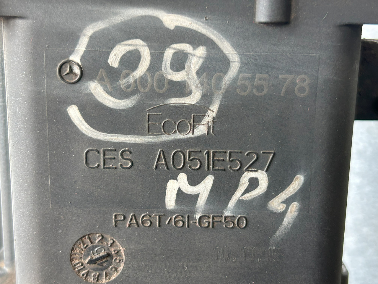 MERCEDES-BENZ AROCS MP4 ADBLUE PUMP - Kipufogórendszer - Teherautó: 2 kép. MERCEDES-BENZ AROCS MP4 ADBLUE PUMP - Kipufogórendszer - Teherautó: 2 kép.