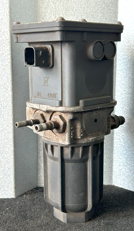 MERCEDES-BENZ AROCS MP4 ADBLUE PUMP - Kipufogórendszer - Teherautó: 3 kép. MERCEDES-BENZ AROCS MP4 ADBLUE PUMP - Kipufogórendszer - Teherautó: 3 kép.