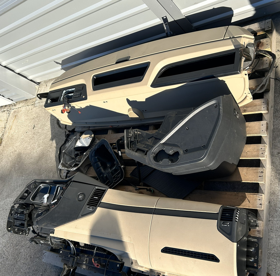 MERCEDES-BENZ KOMPLETNA PRZEKŁADKA WNĘTRZA - DESKA KONSOLA DO ANGLIKA MERCEDES ACTROS MP4 L STREAM SPACE - Fülke: 2 kép. MERCEDES-BENZ KOMPLETNA PRZEKŁADKA WNĘTRZA - DESKA KONSOLA DO ANGLIKA MERCEDES ACTROS MP4 L STREAM SPACE - Fülke: 2 kép.