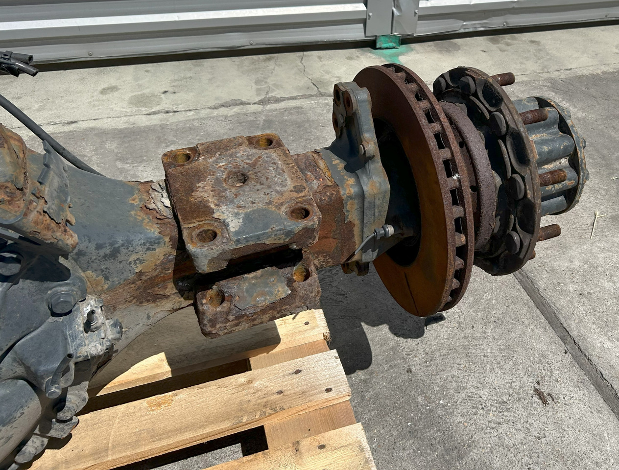 MERCEDES-BENZ REAR AXLE + HUBS ACTROS MP4 R440-13 2,846 - Hátsó tengely - Teherautó: 4 kép. MERCEDES-BENZ REAR AXLE + HUBS ACTROS MP4 R440-13 2,846 - Hátsó tengely - Teherautó: 4 kép.