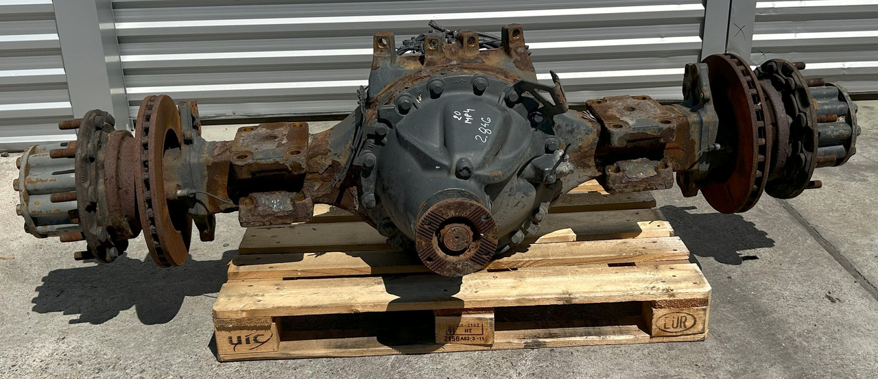 MERCEDES-BENZ REAR AXLE + HUBS ACTROS MP4 R440-13 2,846 - Hátsó tengely - Teherautó: 1 kép. MERCEDES-BENZ REAR AXLE + HUBS ACTROS MP4 R440-13 2,846 - Hátsó tengely - Teherautó: 1 kép.