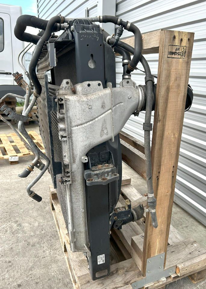 Mercedes ACTROS MP4 COOLERS SET - Radiátor: 3 kép. Mercedes ACTROS MP4 COOLERS SET - Radiátor: 3 kép.