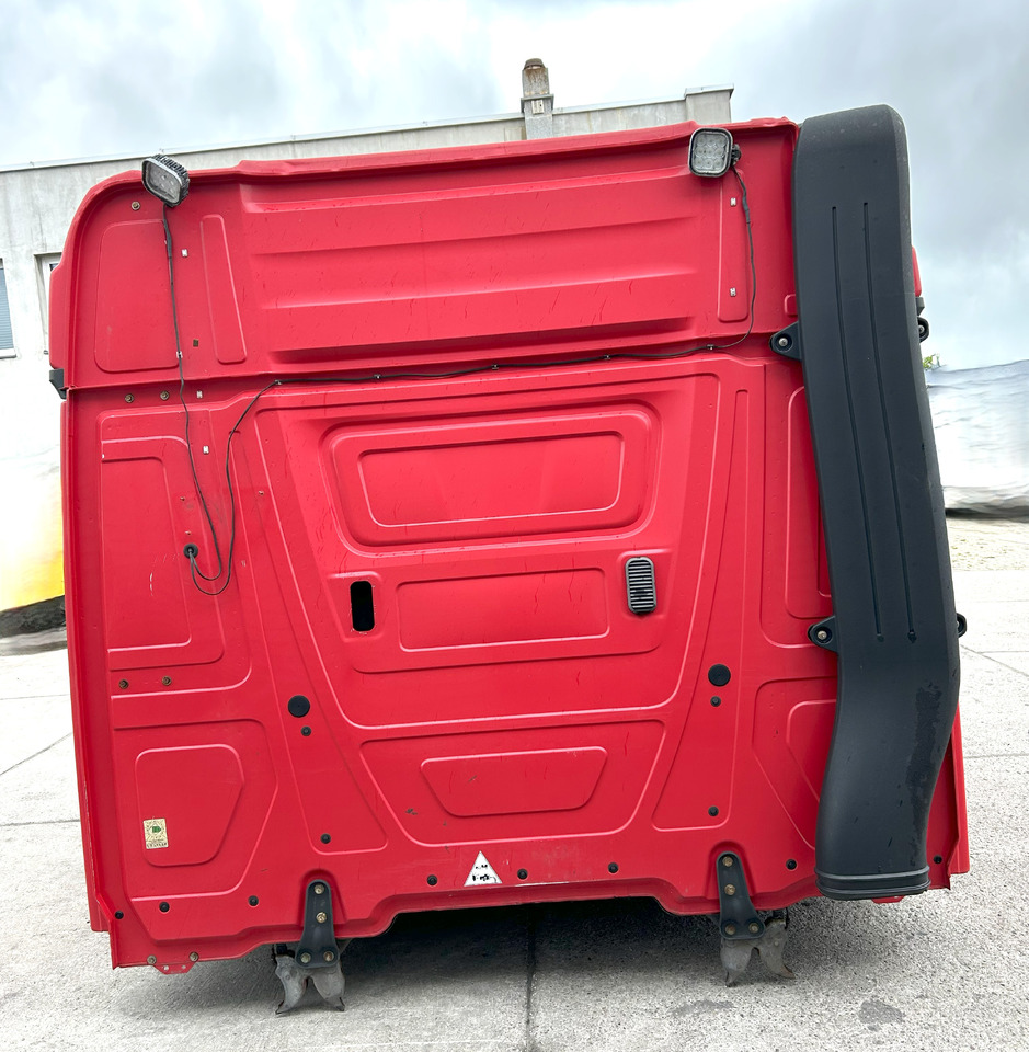 Mercedes Actros MP4 L StreamSpace 2,50 - Fülke: 2 kép. Mercedes Actros MP4 L StreamSpace 2,50 - Fülke: 2 kép.