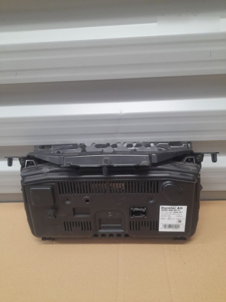 Mercedes-Benz ACTROS MP4 A0084466921 Mercedes-Benz A0084466921 - Műszerfal - Teherautó: 2 kép. Mercedes-Benz ACTROS MP4 A0084466921 Mercedes-Benz A0084466921 - Műszerfal - Teherautó: 2 kép.