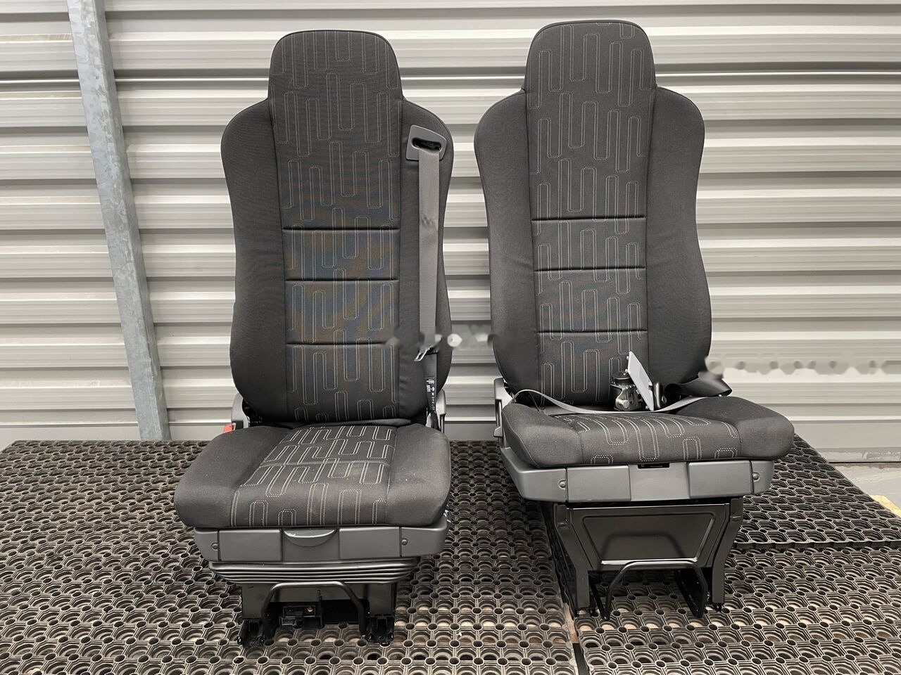 Mercedes-Benz ATEGO SEATS BRAND NEW truck - Ülés - Teherautó: 1 kép. Mercedes-Benz ATEGO SEATS BRAND NEW truck - Ülés - Teherautó: 1 kép.