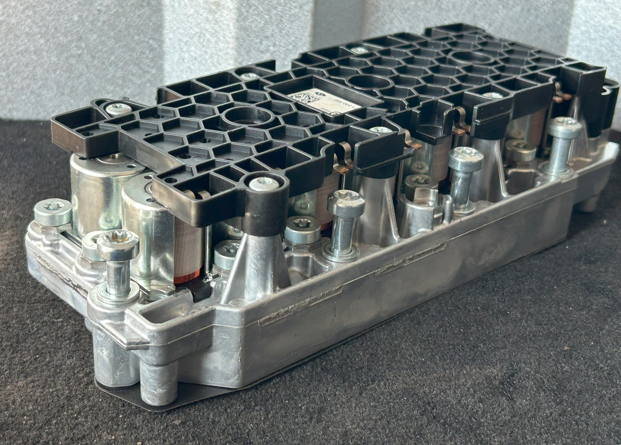ZF DAF XF 106 530 TRAXON ZF VALVE BLOCK - ECU - Teherautó: 4 kép. ZF DAF XF 106 530 TRAXON ZF VALVE BLOCK - ECU - Teherautó: 4 kép.