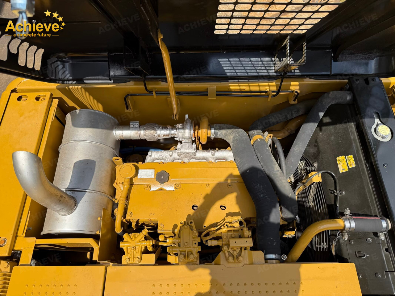 Lánctalpas kotró CATERPILLAR 【ACHIEVE】TOP CONDITION!!! CAT 320D2L tracked excavator: 15 kép.