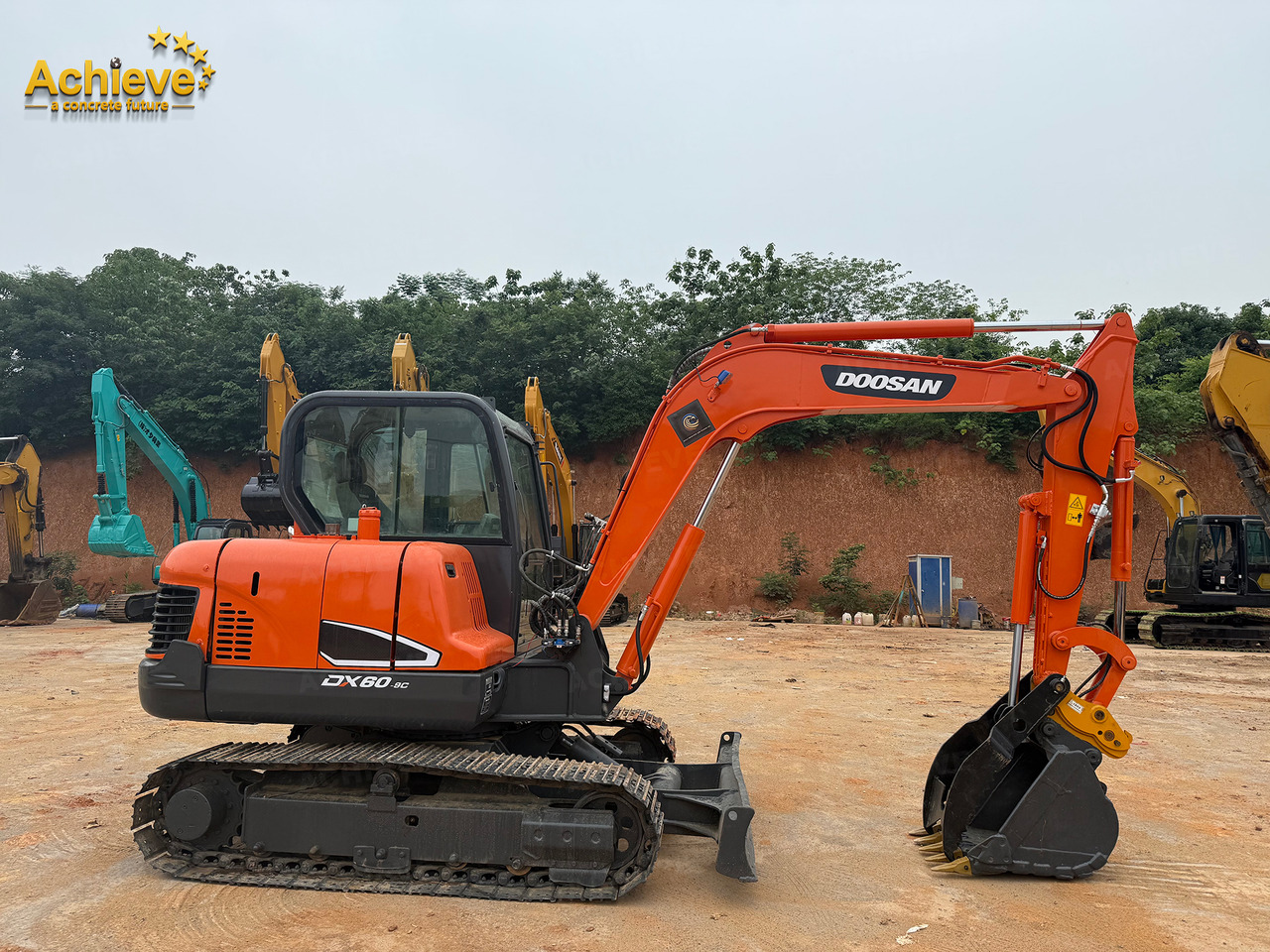 DOOSAN Diwanlun DX60-9 Excavator 38.9(52.1)/2100kW(HP) / rpm D24C 0.23m3 5700kg 4.2+2.8Ton 【ACHIEVE】 TOP CONDITION!!! - Lánctalpas kotró: 4 kép. DOOSAN Diwanlun DX60-9 Excavator 38.9(52.1)/2100kW(HP) / rpm D24C 0.23m3 5700kg 4.2+2.8Ton 【ACHIEVE】 TOP CONDITION!!! - Lánctalpas kotró: 4 kép.