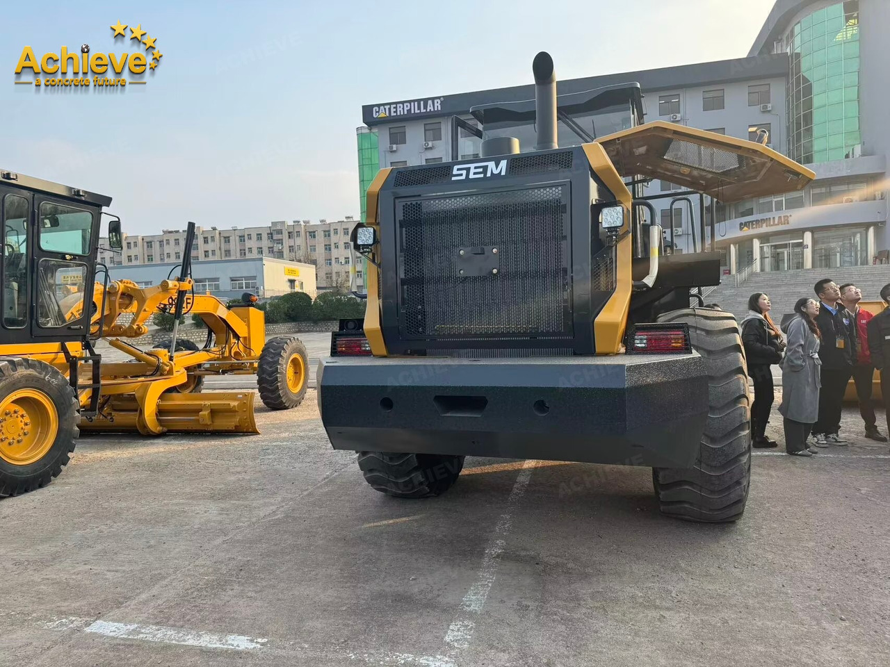 SEM SEM 665F Rated Payload: 5,500 kg Bucket Capacity: 2.6-5 m³ 17,385 kg【ACHIEVE】 TOP CONDITION!!! - Gumikerekes homlokrakodó: 2 kép. SEM SEM 665F Rated Payload: 5,500 kg Bucket Capacity: 2.6-5 m³ 17,385 kg【ACHIEVE】 TOP CONDITION!!! - Gumikerekes homlokrakodó: 2 kép.