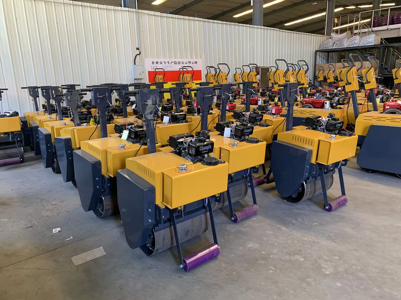 Brand New Walk-behind Road Roller Small Roller with Single Drum - Minihenger: 3 kép. Brand New Walk-behind Road Roller Small Roller with Single Drum - Minihenger: 3 kép.